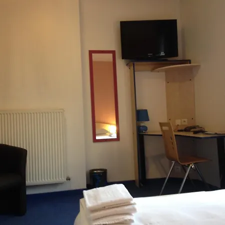 Cesar Centre-ville Gare 2* Charleville-Mézières