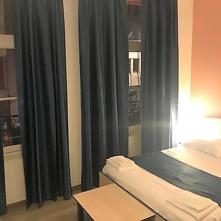 Cesar Climatisation Dans La Majorite Des Centre-ville Gare Szálloda 2*